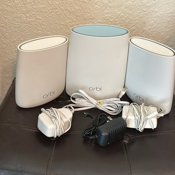 Netgear Orbi RBK43S Tri-band WiFi system - Picture 5 of 7